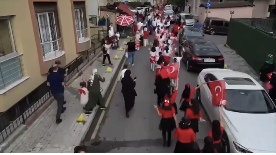 29 Ekim Cumhuriyet Bayramı sabahı okulumuz öğrencileri bando takımı ile yürüyüş gerçekleştirdiler
